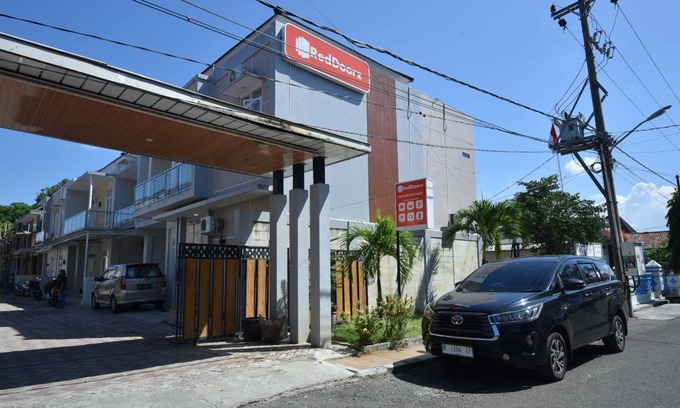 Cilacap Hotel | 20 mΒ² Hotel β 2 guests