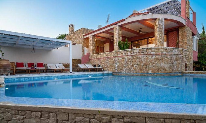 Elia Resort | 200 m² Resort ∙ 4 bedrooms ∙ 10 guests