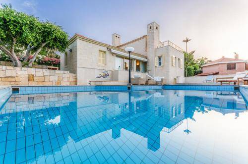 Anissaras Villa | 200 m² Villa ∙ 3 bedrooms ∙ 7 guests