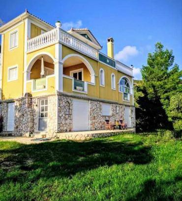 Mouzaki Villa | 200 m² Villa ∙ 3 bedrooms ∙ 9 guests