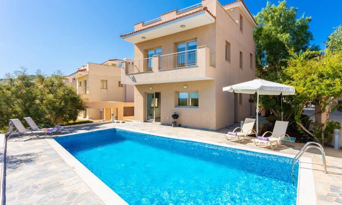 Droushia Villa | 200 m² Villa ∙ 4 bedrooms ∙ 8 guests