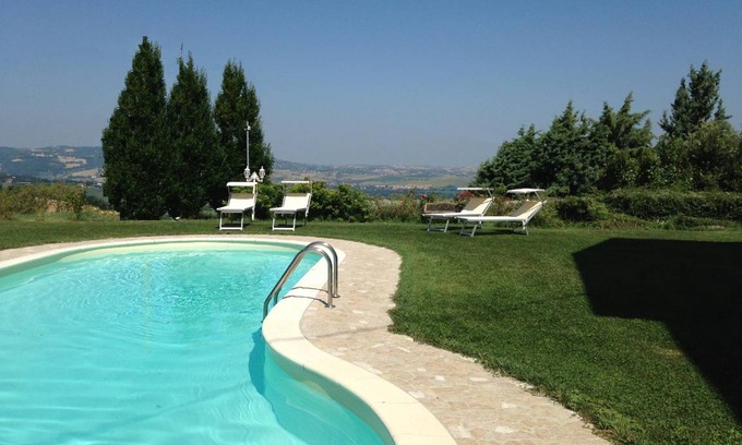 Montelabbate Villa | 200 m² Villa ∙ 5 bedrooms ∙ 16 guests