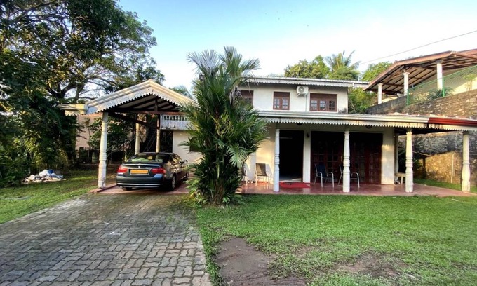 Thalawatugoda House | 2000 m² House ∙ 4 bedrooms ∙ 7 guests