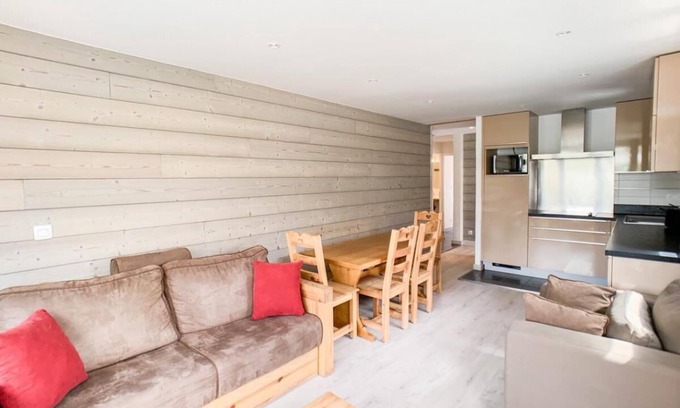 Le Lavachet Apartment | 200m from resort center, 1st floor, balcony, tv, ski locker, 58m², Tignes