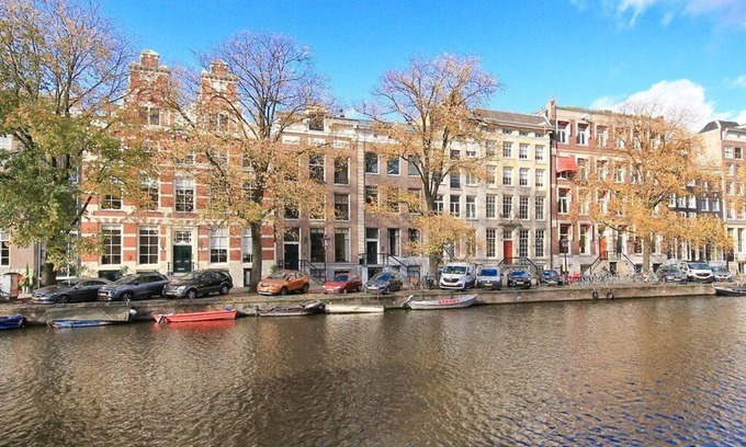 Burgwallen Nieuwe Zijde Apartment | 200SQM Amsterdam center luxury on Singel