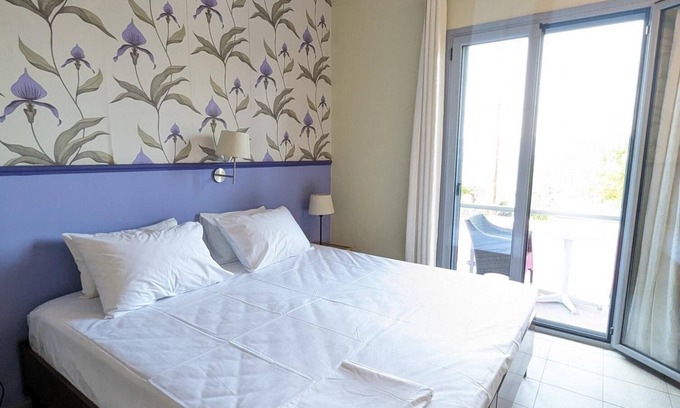 Kamena Vourla House | 201 | Okeania 4 persons Room 1st Floor