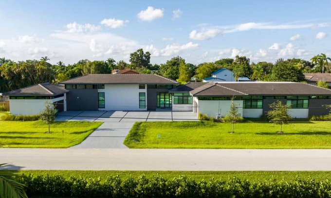 Plantation Villa | 2022 Mansion 7000 sf/Pool/Gameroom/Theater