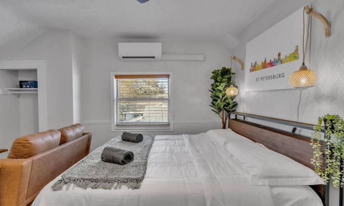 St. Petersburg - Clearwater Apartment | 2027 #3 · #3 Grand Central Honeymoon APT *Pets* *2nd Floor*