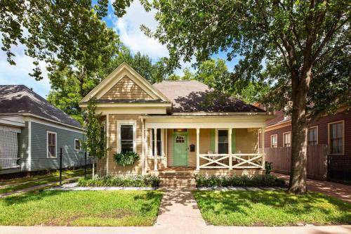 Houston Heights House | 204 m² House ∙ 5 bedrooms ∙ 14 guests