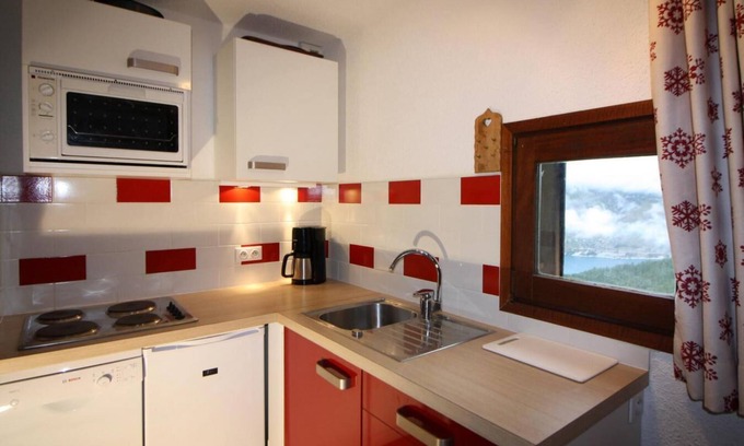 Le Lavachet Apartment | 20m from resort center, 1st floor, balcony, tv, ski locker, 40m², Tignes