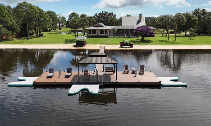 Highland House | 21-Acre Lakefront Paradise: Pool, Beach, Animals & Fire Pit