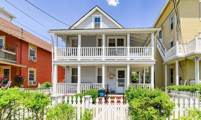 Ocean Grove House | 21 Embury - Charming 2-bedroom house near Beach in Ocean Grove
