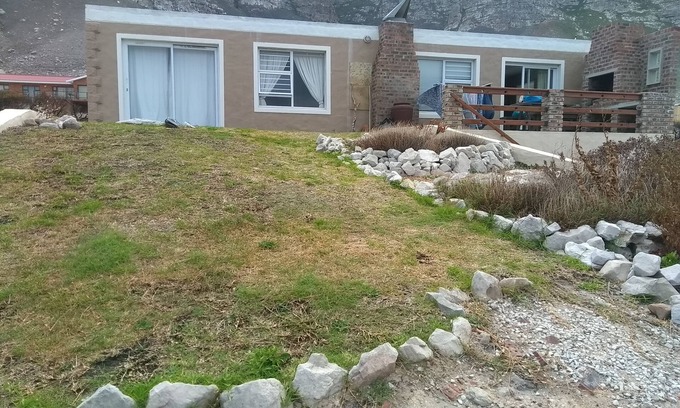 Betty's Bay Cottage | 210 Degrees South - Paradise in Sunny Seas