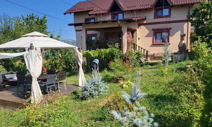 Curtea De Arges Villa | 220 m² Villa ∙ 6 bedrooms ∙ 12 guests