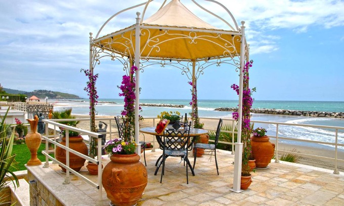 Formia Villa | 220 m² Villa ∙ 5 bedrooms ∙ 12 guests