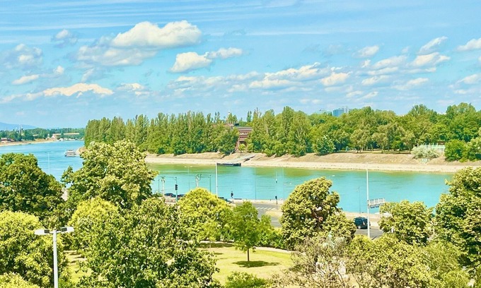 Rozsadomb Apartment | 23 Ppl Danube Riverfront Panorama Luxury 7-Bed, 5-Bathroom Apartment