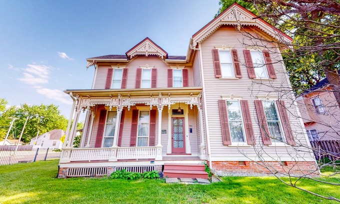 Springfield House | 232 m² House ∙ 4 bedrooms ∙ 8 guests