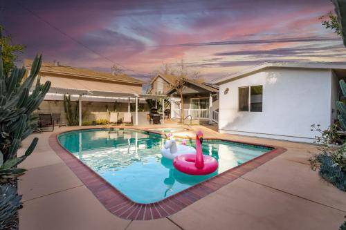 North Hollywood House | 232 m² House ∙ 3 bedrooms ∙ 8 guests