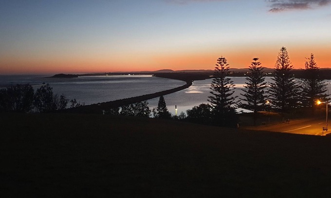 Harrington House | 24/7 a renovated 3 bedroom holiday home facing the peaceful Manning River