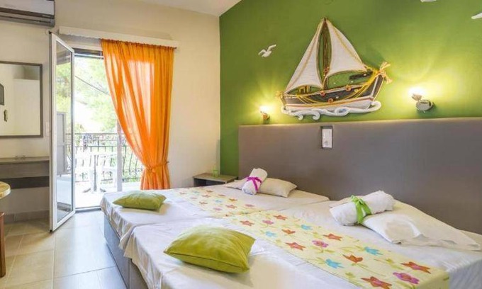 Kalamaki Hotel | 24 m² Hotel ∙ 5 guests