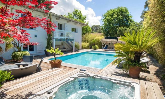 Pyla-sur-Mer Villa | 240 m² Villa ∙ 6 bedrooms ∙ 12 guests