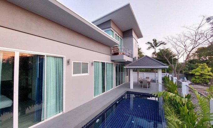 Phra Pradaeng Villa | 240 m² Villa ∙ 3 bedrooms ∙ 6 guests