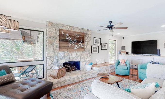 Point Pedernales House | 242 m² House ∙ 4 bedrooms ∙ 11 guests