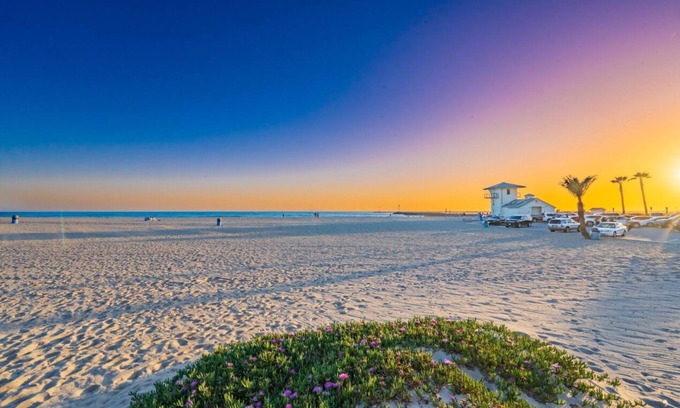 Silver Strand House | 25% Off 30+ Stay! Steps To Sand, Prime Location