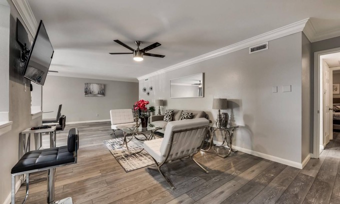 Grand Prairie Apartment | 25% OFF Upgraded 2BD Unit w/Charming Patio - Grand Prairie GP54C