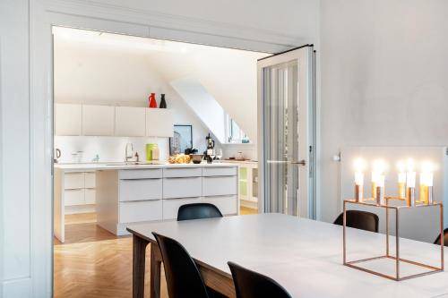 Copenhagen City Centre Apartment | 250 m² Apartment ∙ 3 bedrooms ∙ 8 guests