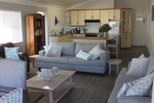 De Kelders House | 250 m² House ∙ 3 bedrooms ∙ 6 guests