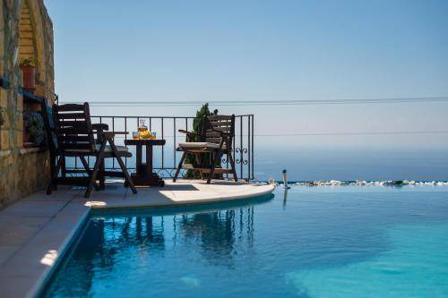 Saronida Villa | 250 m² Villa ∙ 5 bedrooms ∙ 14 guests