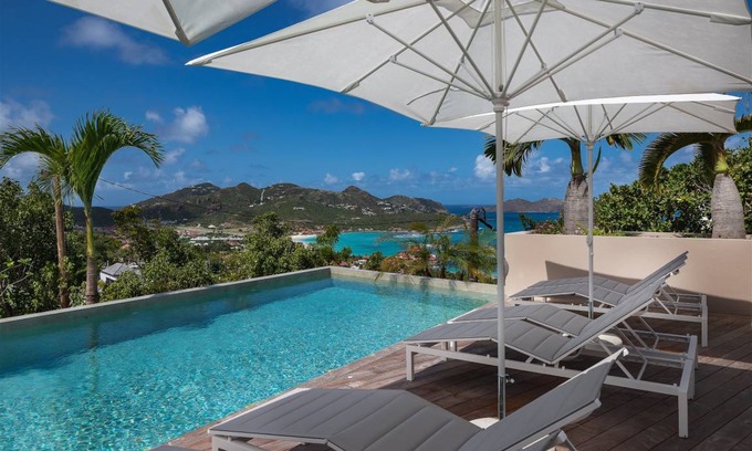 Morne de Depoudre Villa | 250 m² Villa ∙ 7 bedrooms ∙ 14 guests