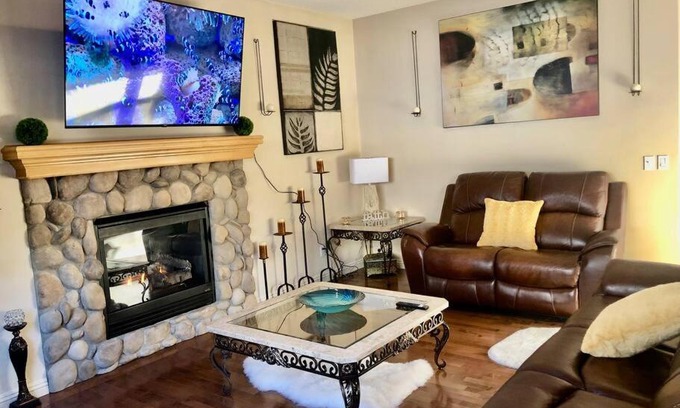Springbank Hill Villa | 2500 sq house in Springbank Hill BL 261818