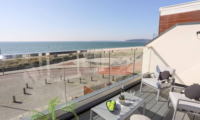 Rhyd-y-clafdy House | 26 AWEL Y MOR, pet friendly, luxury holiday cottage in Pwllheli