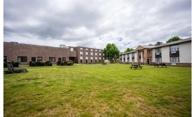 Truro Hotel | 26 m² Hotel ∙ 7 guests