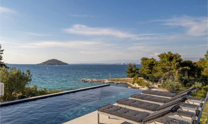 Municipality of Kali House | 260 m² House ∙ 3 bedrooms ∙ 8 guests