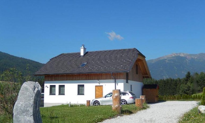 Mariapfarr Ski Chalet | 270 m² Chalet ∙ 6 bedrooms ∙ 16 guests