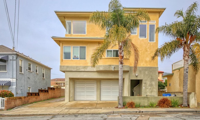 Downtown House | 271 Wadsworth: 2 BR, 1.5 BA Townhouse in Pismo Beach, Sleeps 6