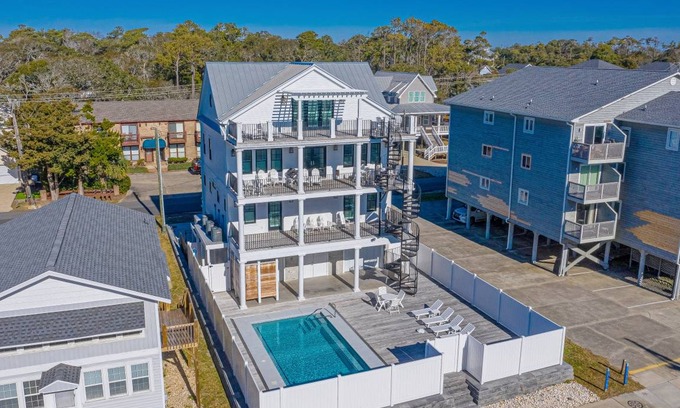 Crescent Beach House | 274 m² House ∙ 5 bedrooms ∙ 12 guests