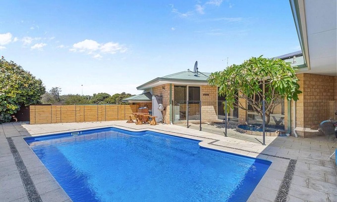 Ocean Reef House | 274 m² House ∙ 5 bedrooms ∙ 10 guests