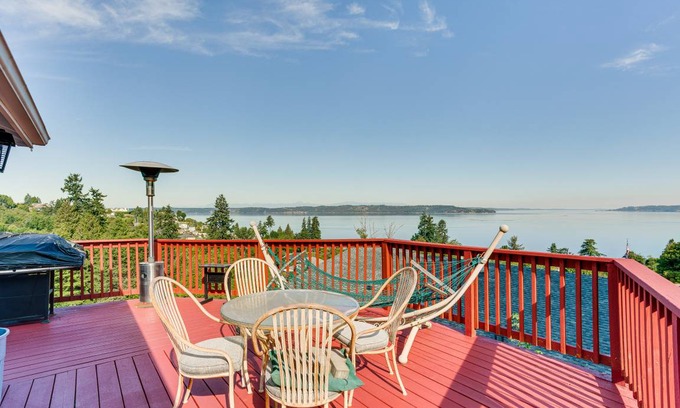 Federal Way House | 278 m² House ∙ 3 bedrooms ∙ 6 guests
