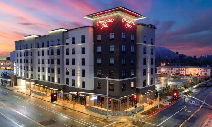 Downtown Riverside Hotel | 28 m² Hotel ∙ 127 guests
