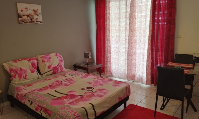 Saint-Denis Apartment | 28 m² Studio flat ∙ 1 bedroom ∙ 2 guests