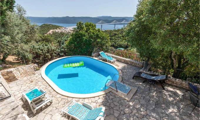 Duboka House | 280 m² House ∙ 5 bedrooms ∙ 10 guests