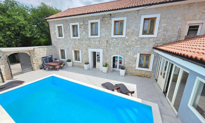 Tribalj House | 290 m² House ∙ 8 bedrooms ∙ 16 guests