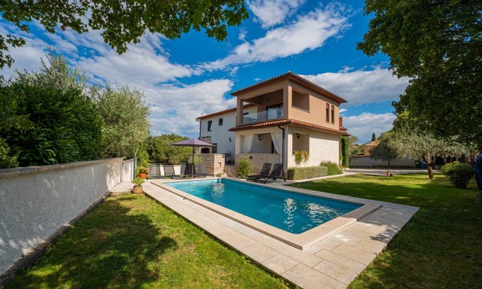 Pinezici Villa | 290 m² Villa ∙ 6 bedrooms ∙ 10 guests