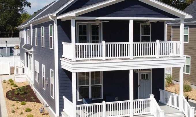 Buckroe Beach House | 297 m² House ∙ 6 bedrooms ∙ 14 guests