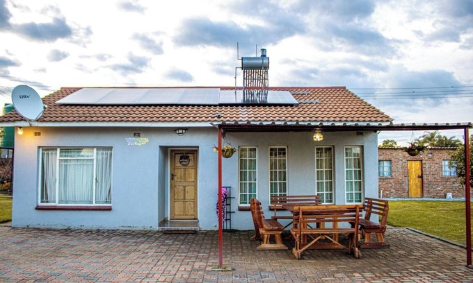 Harare House | 2Bed-4Guests-Garden-NearCentre&Attractions