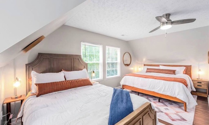 Oakley Apartment | 2BR apartment - cute, cozy, convenient
